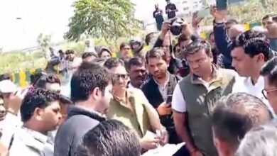 उत्तर प्रदेश, नोएडा: नोएडा के सोरखा में प्राधिकरण टीम से धक्का-मुक्की