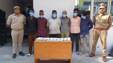 उत्तर प्रदेश, नोएडा: रेकी कर मोबाइल चुराने वाले गिरोह के दो बदमाश गिरफ्तार