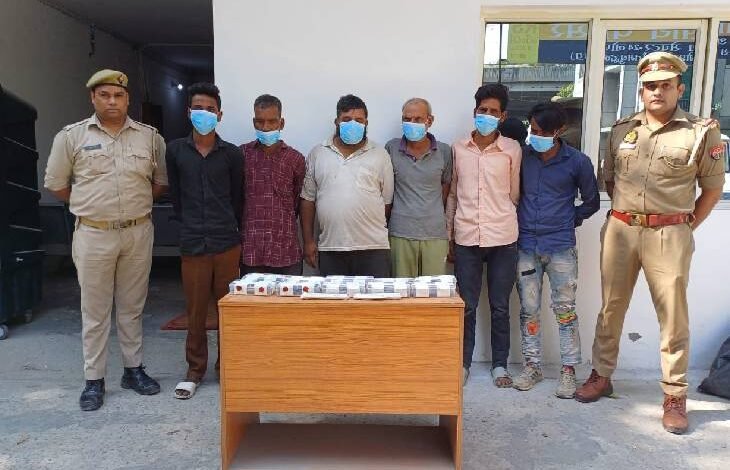 उत्तर प्रदेश, नोएडा: रेकी कर मोबाइल चुराने वाले गिरोह के दो बदमाश गिरफ्तार