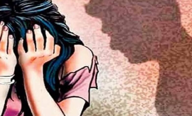 उत्तर प्रदेश, नोएडा: युवती के बाथरूम में मिला वेबकैम