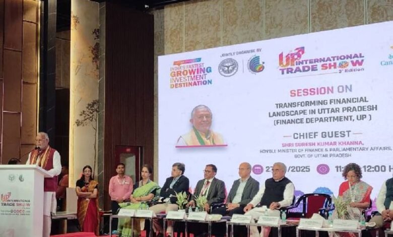 उत्तर प्रदेश, नोएडा: यूपी इंटरनेशनल ट्रेड शो पहुंचे प्रदेश वित्त मंत्री सुरेश खन्ना
