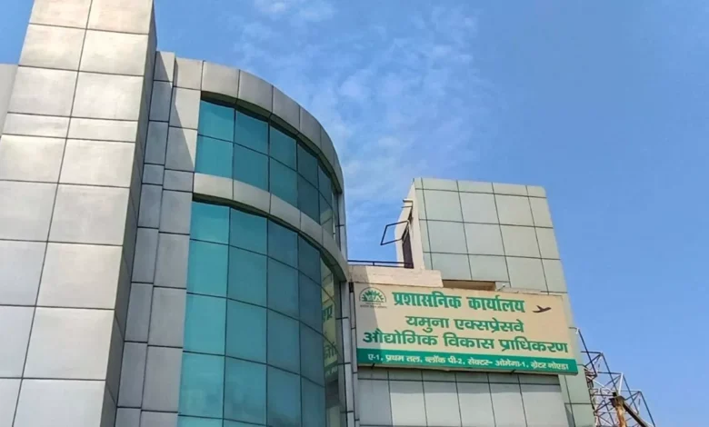 उत्तर प्रदेश, नोएडा: पॉल्यूशन को लेकर जारी नोएडा प्राधिकरण को नोटिस