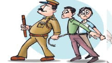  उत्तर प्रदेश, नोएडा: कार खरीदने के विवाद में फायरिंग का आरोपी गिरफ्तार, कार बरामद