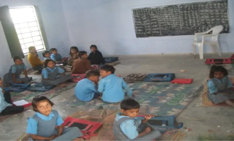 उत्तर प्रदेश, नोएडा: स्कूल की दीवारों पर लिखवाना होगा टोल फ्री नंबर