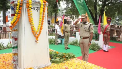 उत्तर प्रदेश, नोएडा: नोएडा में पुलिस स्मृति दिवस पर शहीद पुलिसकर्मियों को दी गई श्रद्धांजलि