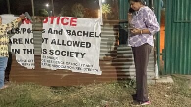 उत्तर प्रदेश, नोएडा: ग्रेटर नोएडा सोसायटी में पोस्टर फाड़ने पर केस दर्ज