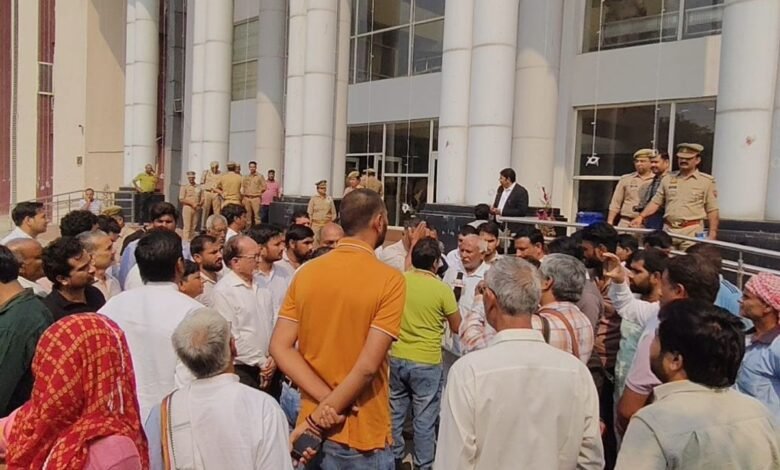 उत्तर प्रदेश, नोएडा: ग्रेटर नोएडा में दिवाली पर दोहरा हत्याकांड