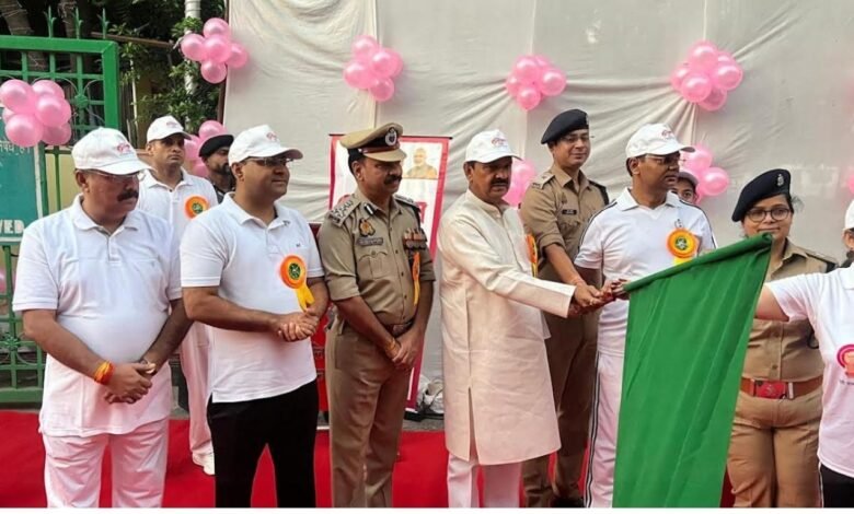 उत्तर प्रदेश, नोएडा: नोएडा स्टेडियम में ‘रन फॉर एंपावरमेंट मैराथन’ आयोजित