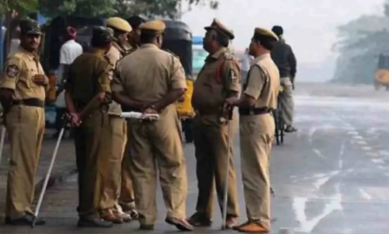 उत्तर प्रदेश, नोएडा: परिजन बोले, पुलिस की निष्क्रियता के कारण बदमाश ने बुलंदशहर में किया सरेंडर