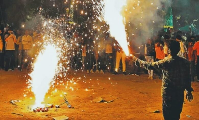 -देशभर में पटाखे चलाने के लिए एक यूनिवर्सल पॉलिसी बनाए सरकार