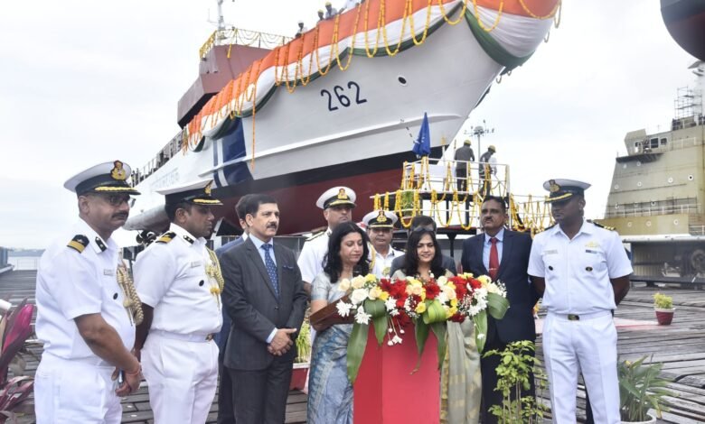 नई दिल्ली: आईसीजी को मिले 'अजित' व 'अपराजित', बढ़ेगी समुद्री ताकत 