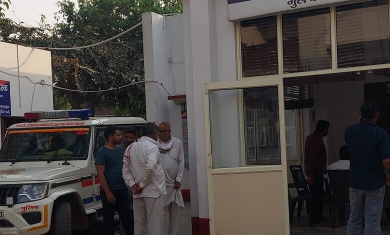 उत्तर प्रदेश, नोएडा: ग्रेटर नोएडा में मामूली विवाद खूनी संघर्ष में बदला, 4 गंभीर घायल, 35 पर केस दर्ज