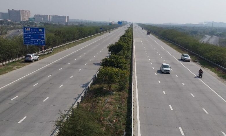 उत्तर प्रदेश, नोएडा: यमुना एक्सप्रेसवे पर हाइड्रा ने युवक को रौंदा; मौत