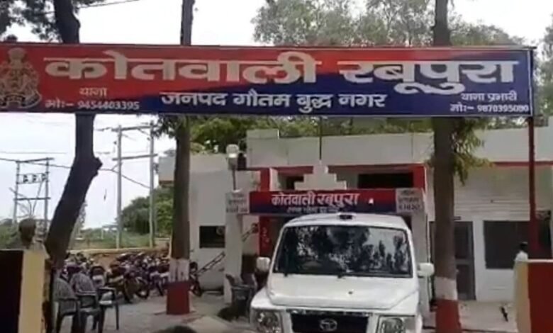 उत्तर प्रदेश, नोएडा: ग्रेटर नोएडा में भाइयों पर हमला,घर में घुसकर लाठी-तलवार से पीटा, 4 पर FIR दर्ज