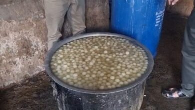 उत्तर प्रदेश, नोएडा: गंदगी से भरे कमरे में बन रहे थे रसगुल्ले