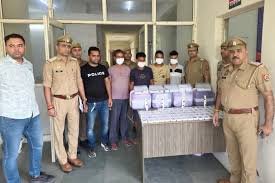 उत्तर प्रदेश, नोएडा: एटीएम पर टेप लगाकर धोखाधड़ी करने वाले गिरोह का पर्दाफाश, 67 ATM के साथ 4 गिरफ्तार