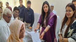 उत्तर प्रदेश, नोएडा: व्यापारियों की समस्याओं पर गंभीर विमर्श, डीएम मेधा रूपम ने दिए त्वरित समाधान के निर्देश