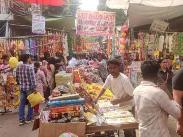 उत्तर प्रदेश, नोएडा: सोने पर नोएडा वासी भारी, 320 करोड़ का खरीदा सोना-चांदी