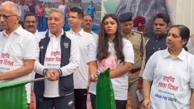 उत्तर प्रदेश, नोएडा: RUN FOR UNITY में पुलिस के साथ दौड़े नोएडावासी