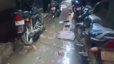 Mandawali sewer problem, Delhi sewer overflow, East Delhi civic issues