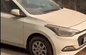 Ghaziabad – Nagar Palika Employees Deflating Car Tyres