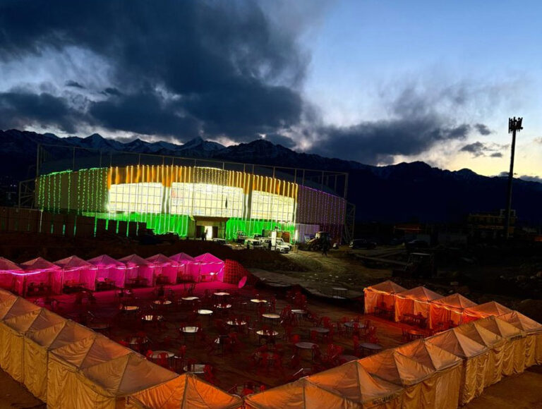 Khelo India Winter Games 2026: शीतकालीन खेलों की राजधानी बना लद्दाख, 1060 खिलाड़ी बर्फ पर दिखाएंगे दमखम Khelo India Winter Games 2026: शीतकालीन खेलों की राजधानी बना लद्दाख, 1060 खिलाड़ी बर्फ पर दिखाएंगे दमखम