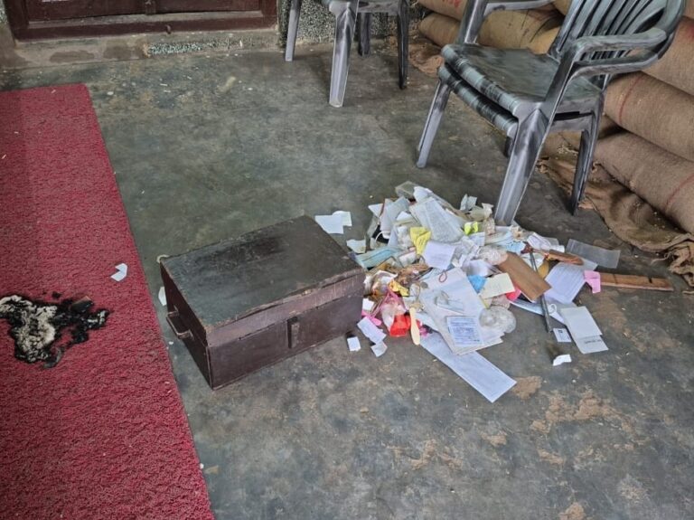 Greater Noida: ग्रेटर नोएडा में आढ़ती की दुकान में बड़ी चोरी, दरवाजा तोड़कर नकदी उड़ाई, आग लगाने की भी कोशिश