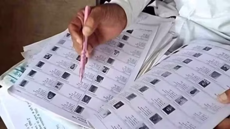 UP voter list: यूपी की ड्राफ्ट वोटर लिस्ट जारी, विशेष पुनरीक्षण के बाद लगभग 2.89 करोड़ नाम हटे
