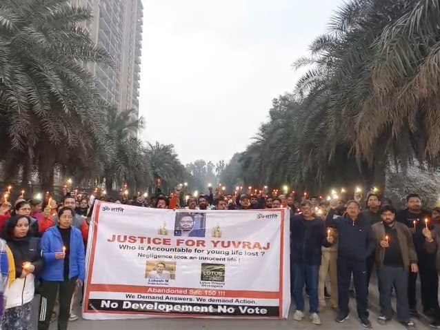 Greater Noida: ग्रेटर नोएडा में सड़क हादसे में इंजीनियर की मौत, न्याय की मांग को लेकर निकला कैंडल मार्च