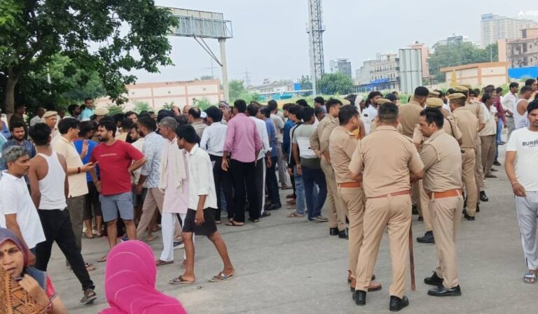 Noida Accident: नोएडा में सड़क हादसे में युवक की मौत, परिजनों ने सड़कों पर किया जोरदार प्रदर्शन