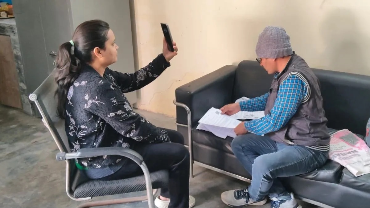Noida voter registration: SIR अभियान: मतदाता सूची में नाम जुड़वाने का आखिरी मौका, बूथों पर कम दिख रहा उत्साह Noida voter registration: SIR अभियान: मतदाता सूची में नाम जुड़वाने का आखिरी मौका, बूथों पर कम दिख रहा उत्साह