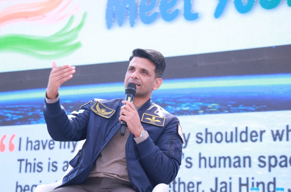 Indian Astronaut ISS: एस्ट्रोनॉट शुभांशु शुक्ला का बच्चों से संवाद, अंतरिक्ष के सपनों से भारत मंडपम गूंज उठा Indian Astronaut ISS: एस्ट्रोनॉट शुभांशु शुक्ला का बच्चों से संवाद, अंतरिक्ष के सपनों से भारत मंडपम गूंज उठा