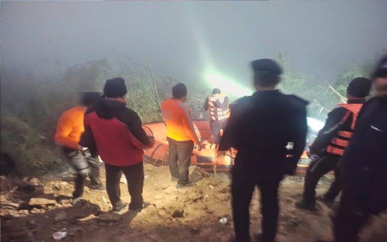 Greater Noida Accident: ग्रेटर नोएडा में तेज रफ्तार कार नाले में गिरी, ड्राइवर का शव कई घंटे बाद मिला