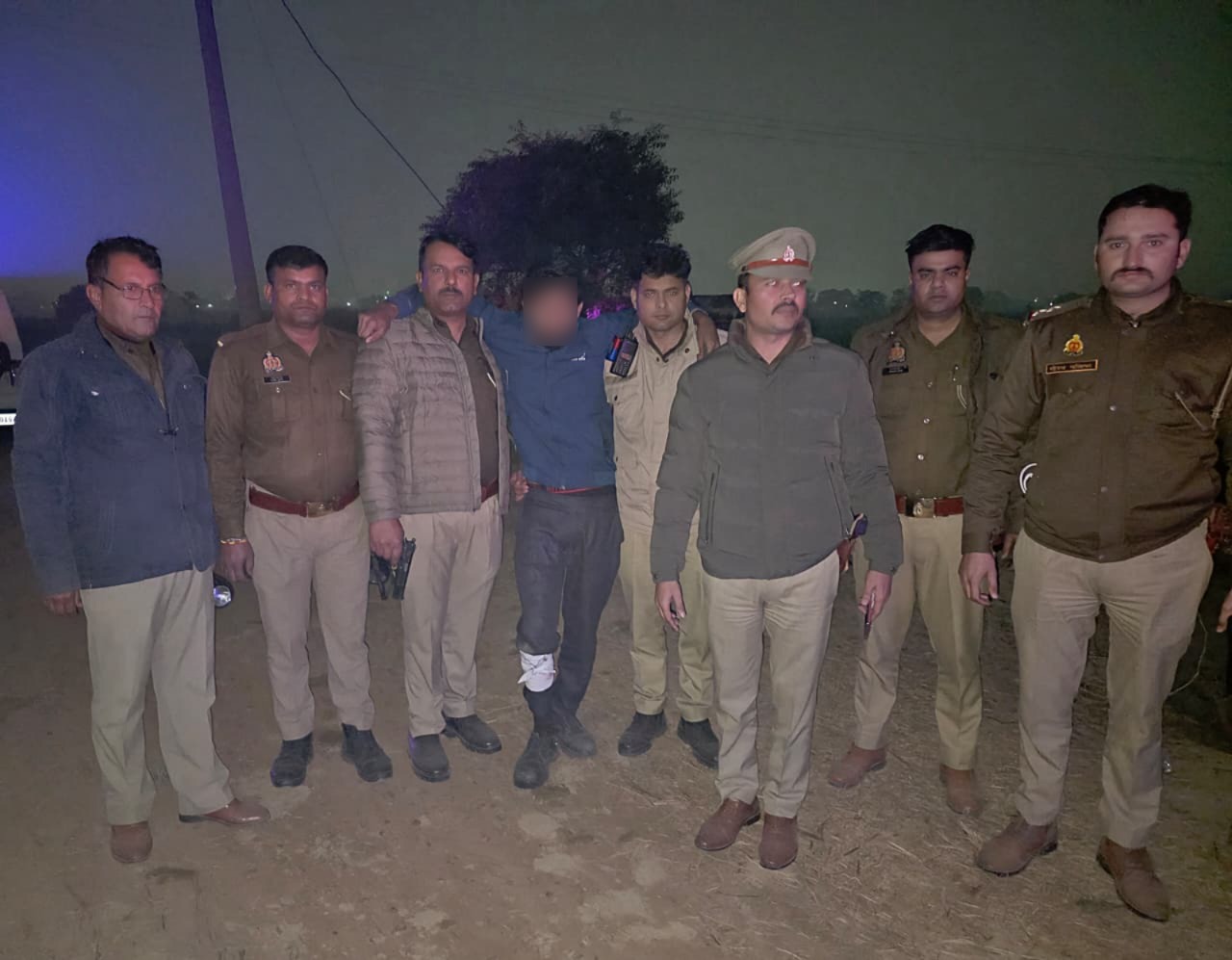 उत्तर प्रदेश : हापुड़ में मुठभेड़ के बाद 20 हजार रुपये के इनामी गैंगस्टर को गिरफ्तार किया गया उत्तर प्रदेश : हापुड़ में मुठभेड़ के बाद 20 हजार रुपये के इनामी गैंगस्टर को गिरफ्तार किया गया