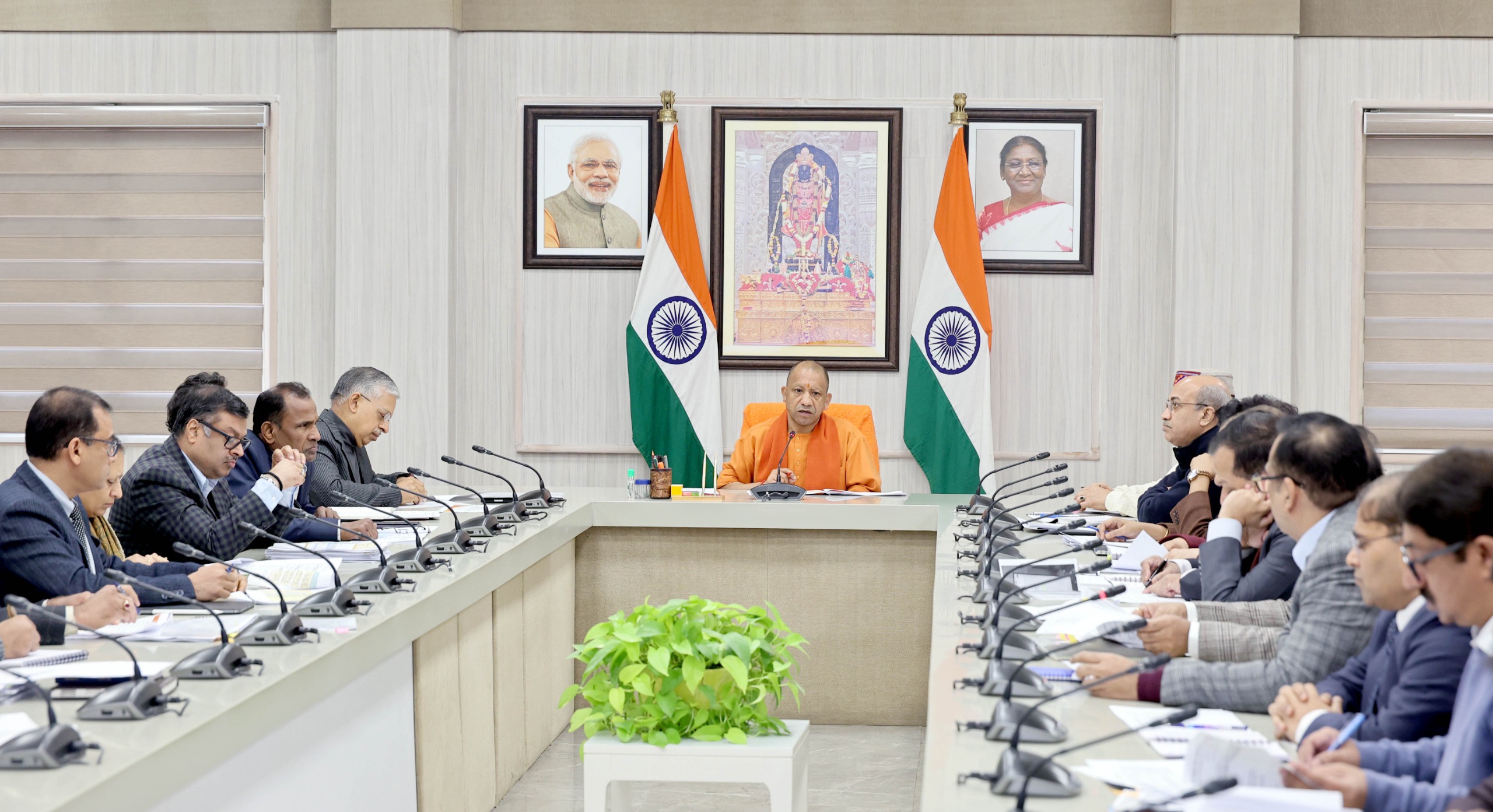 उत्तर प्रदेश : सीएम ने वित्त विभाग की समीक्षा की, सभी विभागों को बजट खर्च में तेजी लाने के दिये निर्देश उत्तर प्रदेश : सीएम ने वित्त विभाग की समीक्षा की, सभी विभागों को बजट खर्च में तेजी लाने के दिये निर्देश