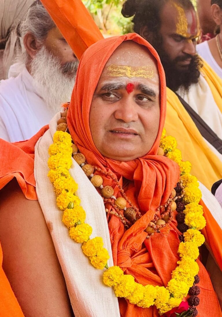 उत्तर प्रदेश : भारत में भी रामायण और गीता पर हाथ रखकर ली जाए शपथ, शंकराचार्य स्वामी अधोक्षजानंद