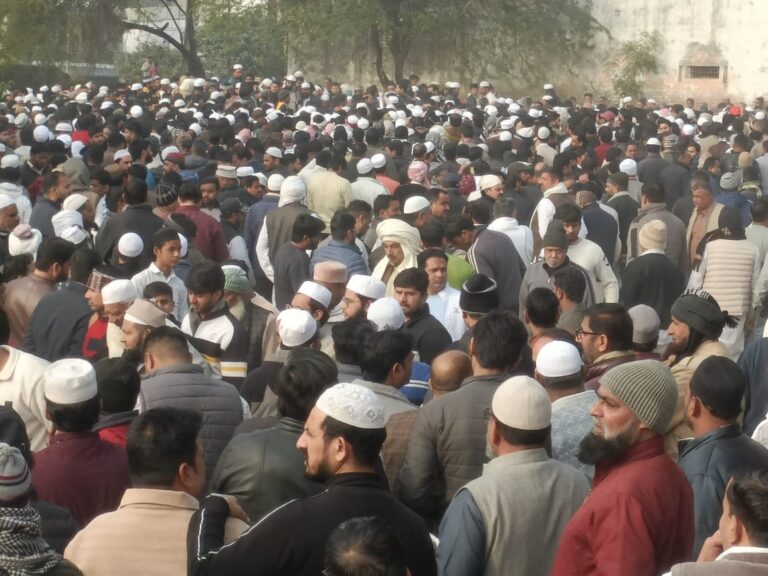 उत्तर प्रदेश : बुलंदशहर में पूर्व विधायक हाजी अलीम के भतीजे की हत्या, दफीने में उमड़े हजारों लोग