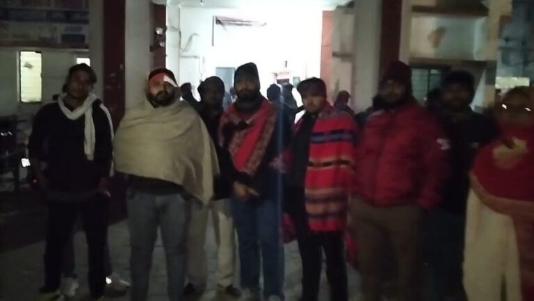 उत्तर प्रदेश : वृंदावन में दबंगों का तांडव, सेवादारों को बंधक बनाकर पीटा