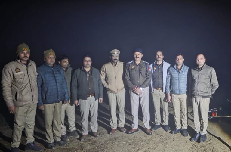 उत्तर प्रदेश : मथुरा में गोवर्धन पुलिस और साइबर अपराधियों के बीच मुठभेड़, एक बदमाश घायल