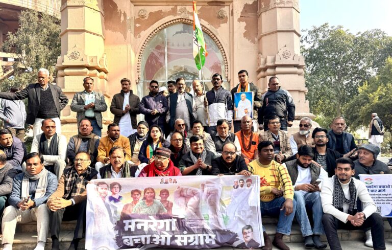उत्तर प्रदेश : मनरेगा बचाने के लिए बुलंदशहर में कांग्रेस का एक दिवसीय उपवास, गांव-गांव संघर्ष का लिया संकल्प