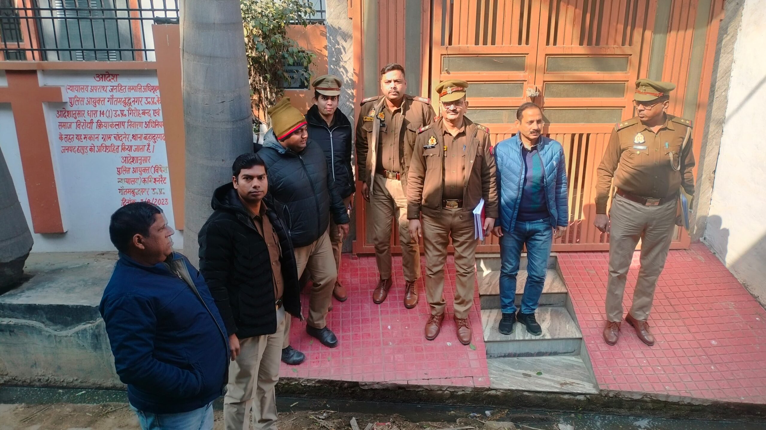 उत्तर प्रदेश : करोड़ों की ठगी करने वाले आरोपी की सवा करोड़ की संपत्ति कुर्क उत्तर प्रदेश : करोड़ों की ठगी करने वाले आरोपी की सवा करोड़ की संपत्ति कुर्क