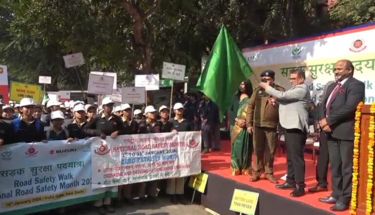 Delhi Traffic Police Road Safety Walkathon: मकर संक्रांति माह में सुरक्षित सड़कों का संदेश, दिल्ली ट्रैफिक पुलिस ने किया भव्य वॉकाथॉन का आयोजन