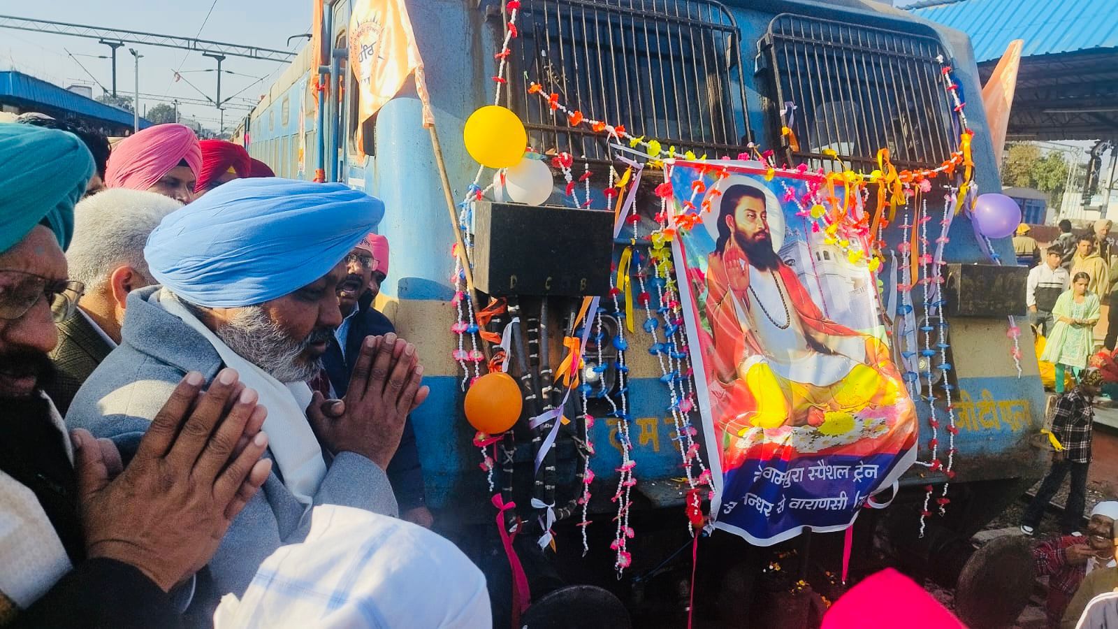 Punjab : कैबिनेट मंत्रियों और लोकसभा सदस्य ने श्री गुरु रविदास जी का प्रकाश पर्व मनाने के लिए श्रद्धालुओं की ट्रेन को बनारस के लिए रवाना किया Punjab : कैबिनेट मंत्रियों और लोकसभा सदस्य ने श्री गुरु रविदास जी का प्रकाश पर्व मनाने के लिए श्रद्धालुओं की ट्रेन को बनारस के लिए रवाना किया