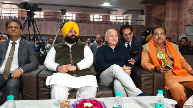 Punjab : हरजोत सिंह बैंस और मनीष सिसोदिया ने वैदिक शिक्षा से बच्चों का भविष्य संवारने का दिया संदेश