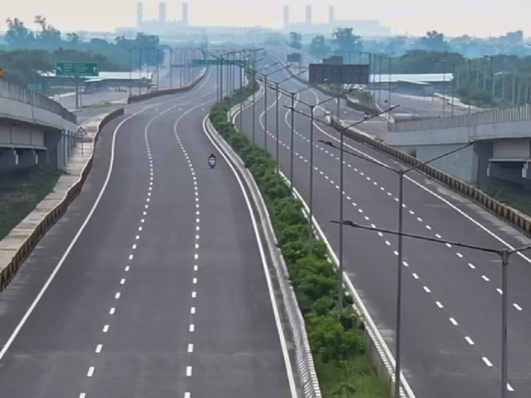 Greater Noida: ग्रेटर नोएडा में 263 किलोमीटर सड़कों का चौड़ीकरण, मार्च तक 19 किलोमीटर का लक्ष्य