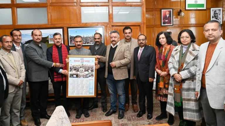 Himachal CM: मुख्यमंत्री ने सचिवालय कर्मचारी सहकारी ऋण एवं बचत सभा समिति का वर्ष 2026 का कैलेंडर जारी किया