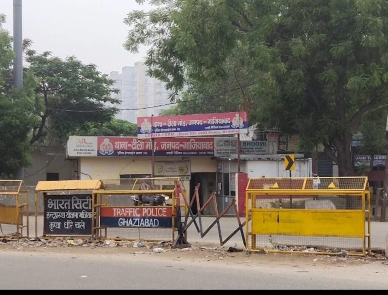 Ghaziabad Crime: पति और ससुराल पक्ष पर विवाहिता पर जानलेवा हमला करने का आरोप, गंभीर हालत में जीटीबी अस्पताल रेफर
