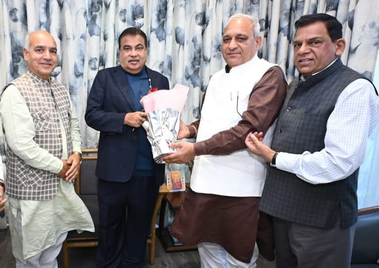 Haryana PWD Minister: कैबिनेट मंत्री रणबीर गंगवा ने नागपुर प्रवास के दौरान केंद्रीय मंत्री नितिन गडकरी से की मुलाकात, हरियाणा की परियोजनाओं पर हुई चर्चा
