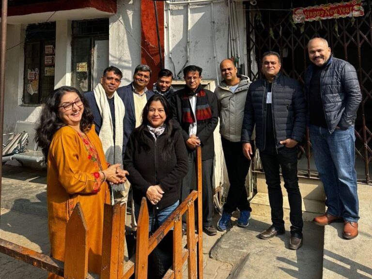 Greater Noida: वृंदा सिटी में 20 साल बाद शुरू हुई फ्लैटों की रजिस्ट्री, ढोल-नगाड़ों के साथ बायर्स ने मनाई खुशी