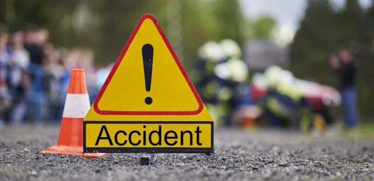 Noida road accident: नोएडा सड़क हादसे में दो मौतें, एक्सप्रेसवे पर वाहन टक्कर से हताहत